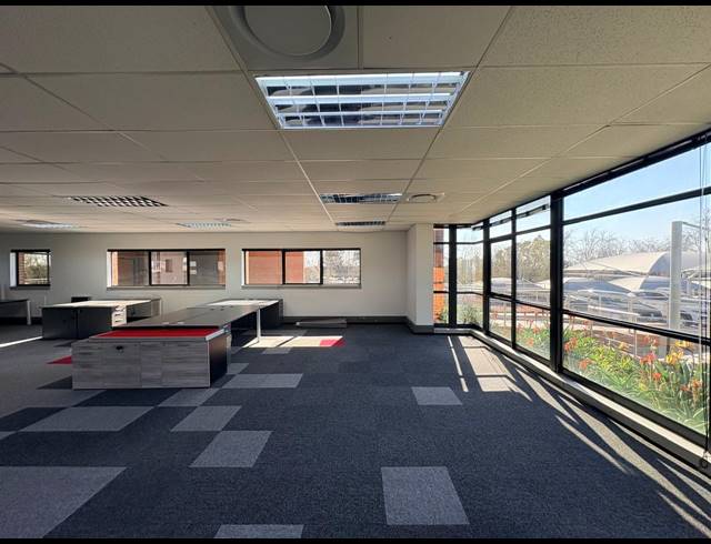 354M² OFFICE TO LET IN MIDRIDGE PARK